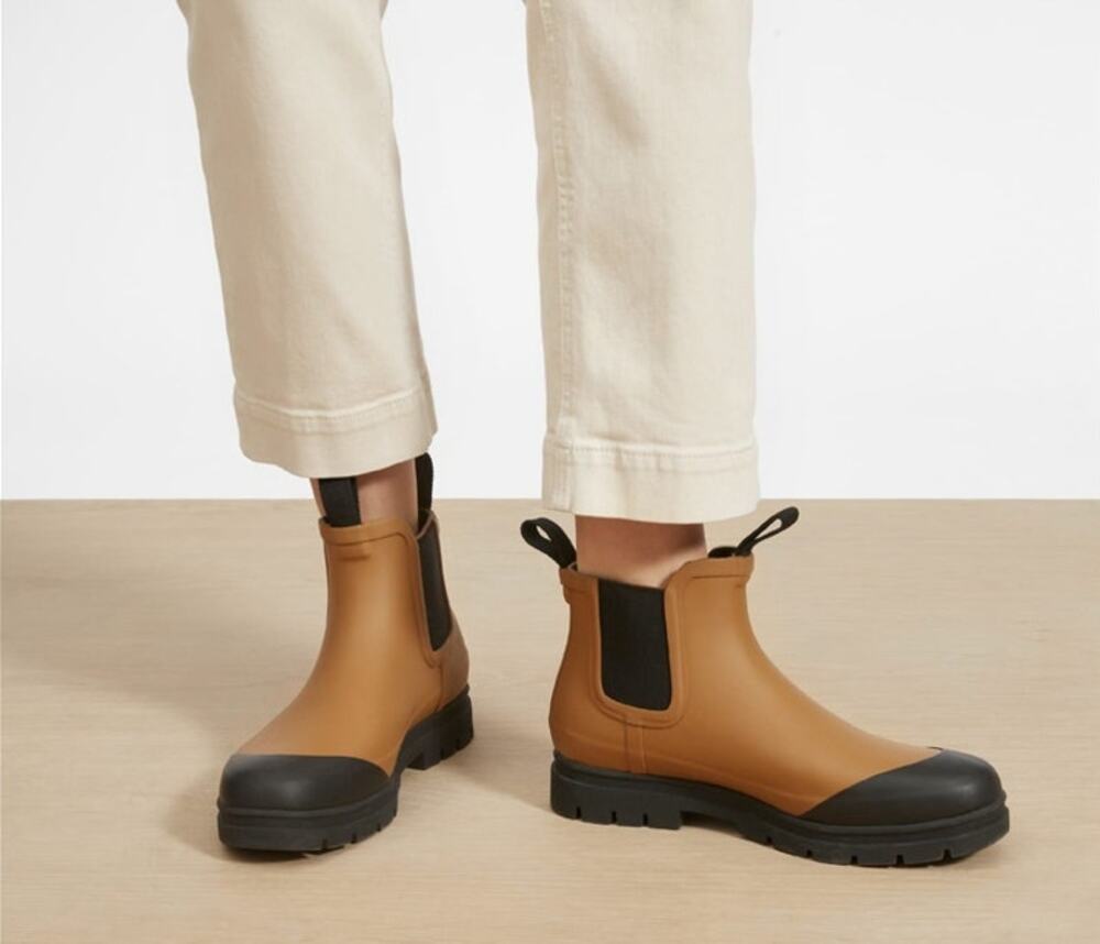 NWOB Everlane The Rain Boot Golden Oak Rubber Chelsea Boots Size 6